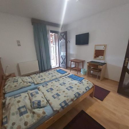 Valcsics Villa Panzio Pécs Eksteriør billede