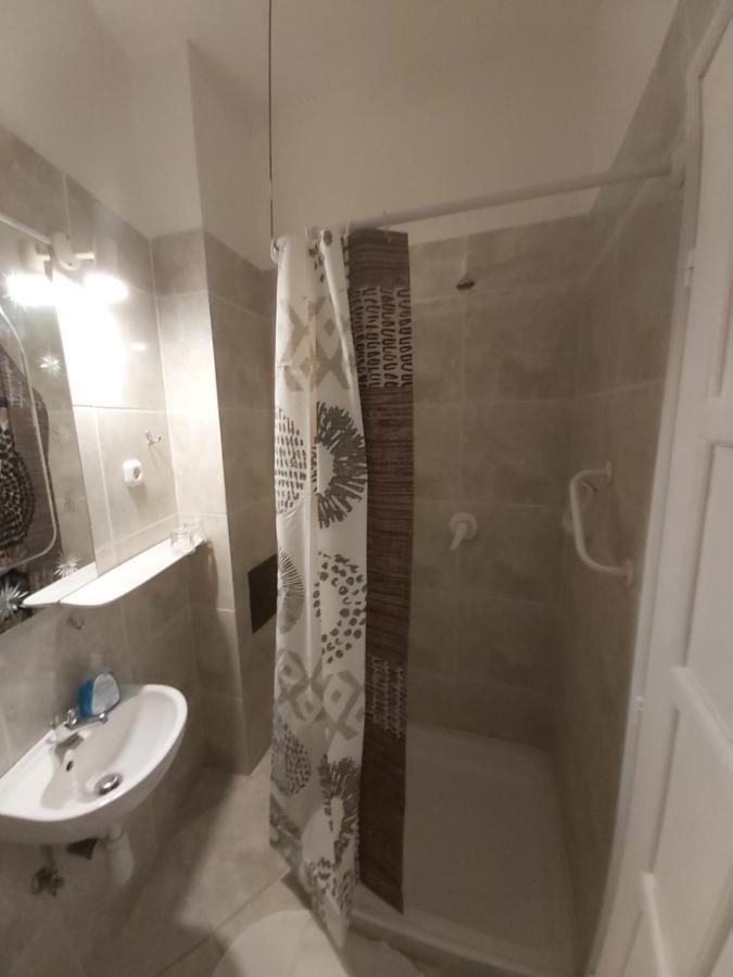 Valcsics Villa Panzio Pécs Eksteriør billede